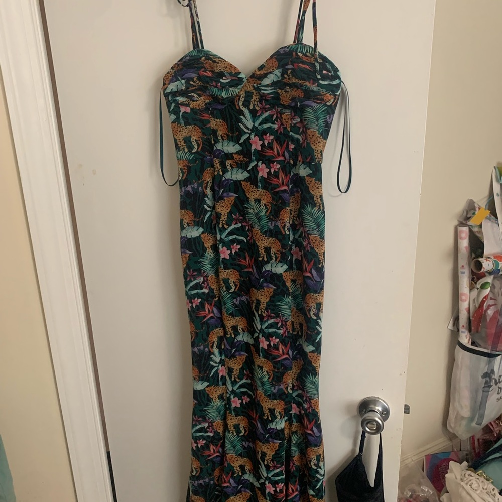 US size 4 Fame and Partners dress . Beautiful